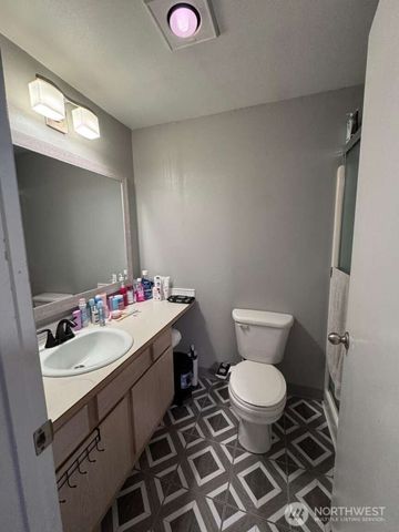 1990 Whitetail Lane, Woodland, WA 98674