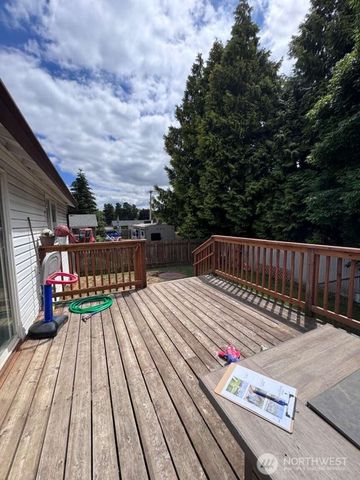 1990 Whitetail Lane, Woodland, WA 98674