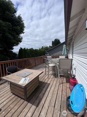 1990 Whitetail Lane, Woodland, WA 98674