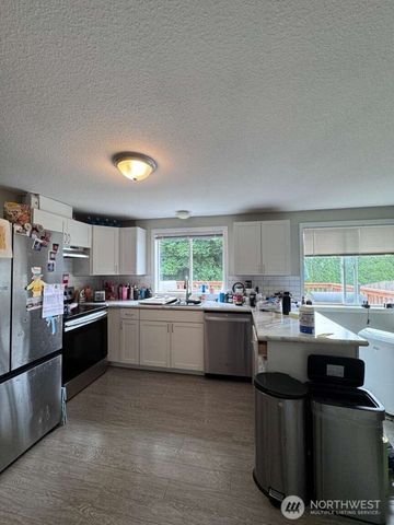 1990 Whitetail Lane, Woodland, WA 98674