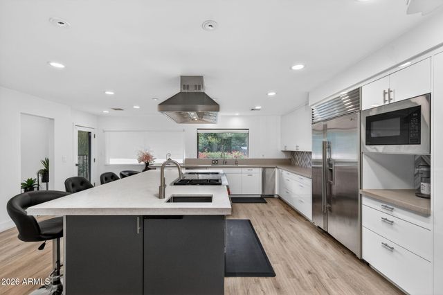 3500 E LINCOLN Drive 22, Phoenix, AZ 85018