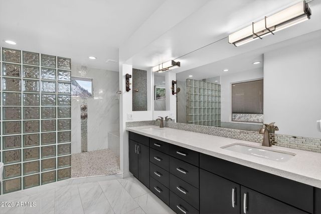 3500 E LINCOLN Drive 22, Phoenix, AZ 85018