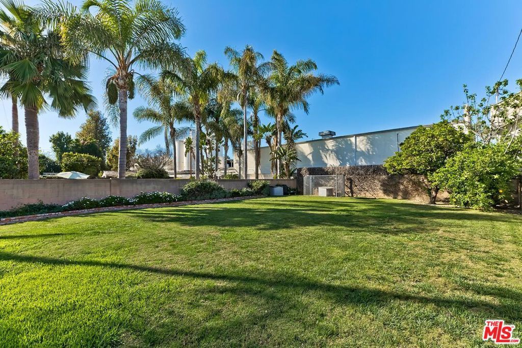 Image 4 of property listing at 1657 E 218th Street, Carson, CA 90745