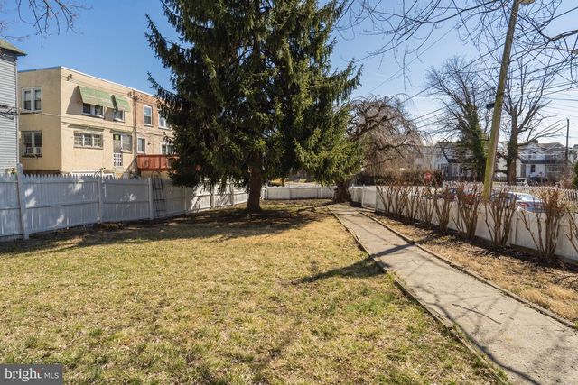 219 CRAWFORD AVE, Lansdowne, PA 19050