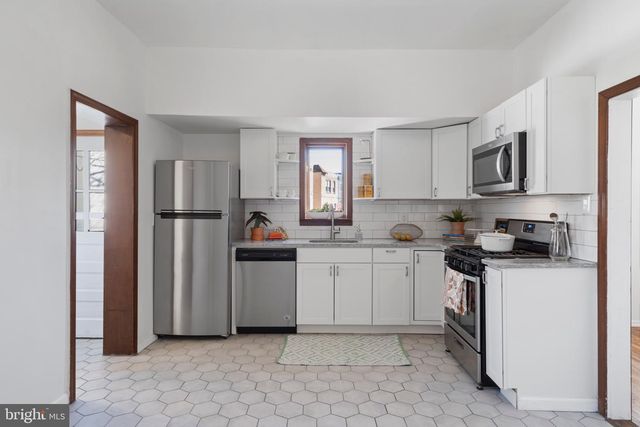 219 CRAWFORD AVE, Lansdowne, PA 19050