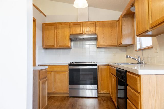 824 S Red Oaks, Wichita, KS 67207