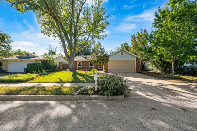 4241 Longmeadow Way, Fort Worth, TX 76133