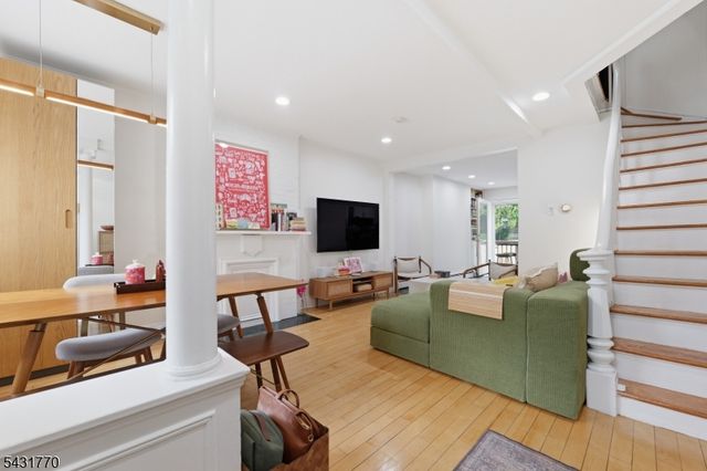 260 5th St, Jersey City, NJ 07302