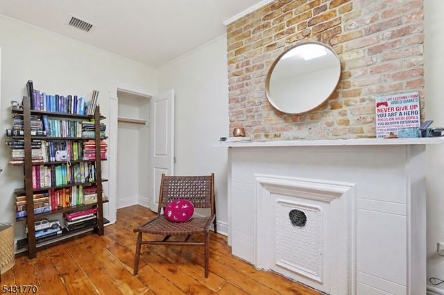 260 5th St, Jersey City, NJ 07302
