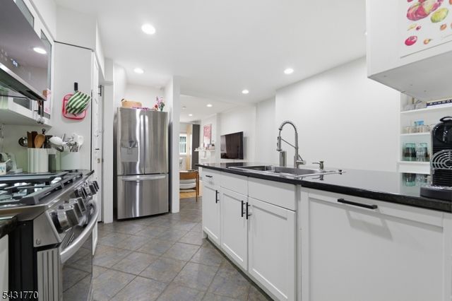 260 5th St, Jersey City, NJ 07302