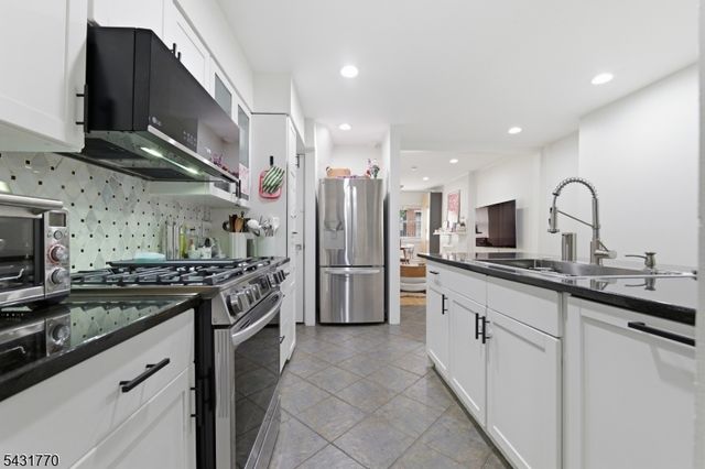 260 5th St, Jersey City, NJ 07302