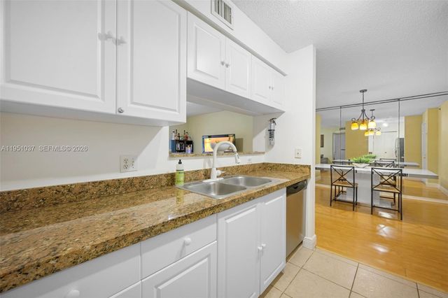 19555 E Country Club Drive 8303, Aventura, FL 33180
