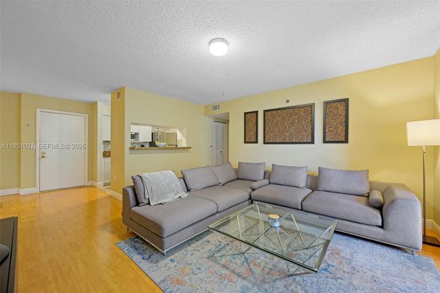 19555 E Country Club Drive 8303, Aventura, FL 33180