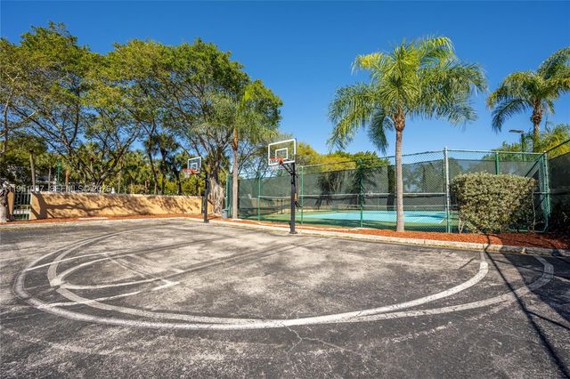 19555 E Country Club Drive 8303, Aventura, FL 33180