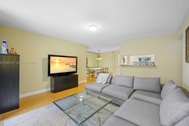 19555 E Country Club Drive 8303, Aventura, FL 33180
