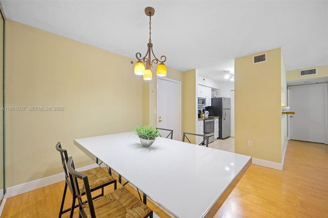 19555 E Country Club Drive 8303, Aventura, FL 33180