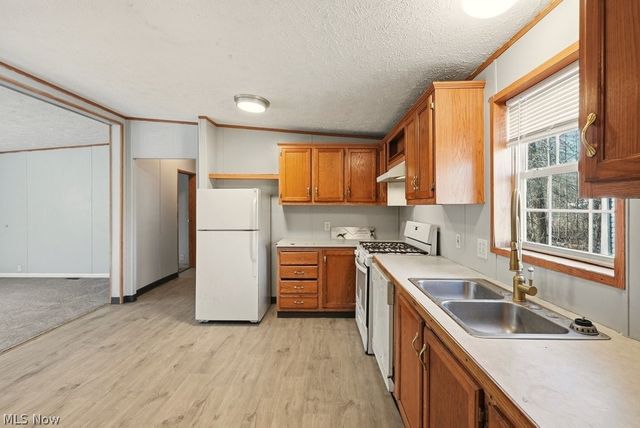 6805 Henderson Road, Ravenna, OH 44266