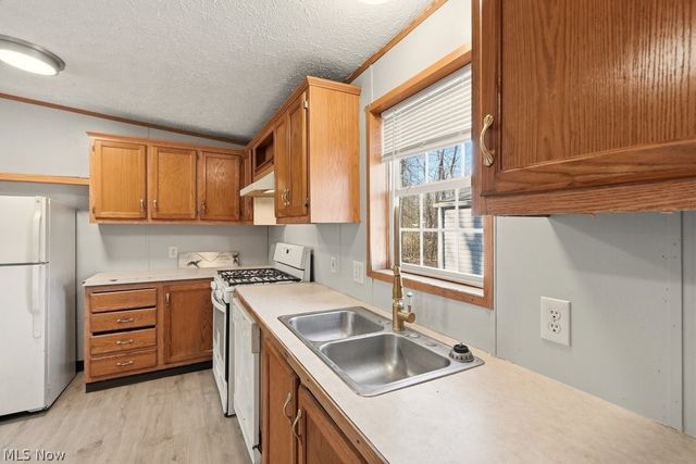 6805 Henderson Road, Ravenna, OH 44266