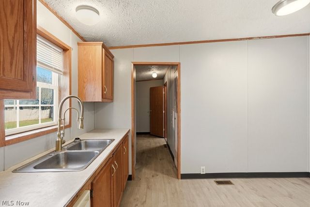 6805 Henderson Road, Ravenna, OH 44266