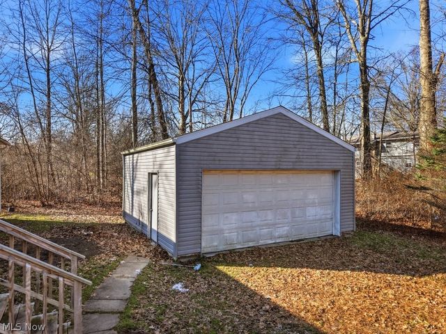 6805 Henderson Road, Ravenna, OH 44266