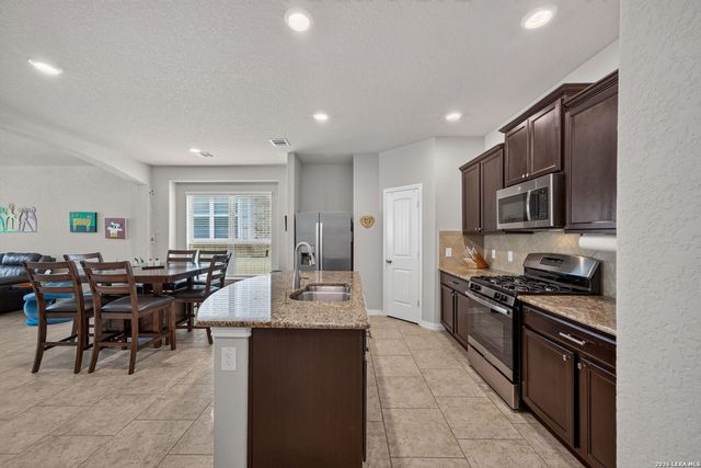 6051 Akin Song, San Antonio, TX 78261
