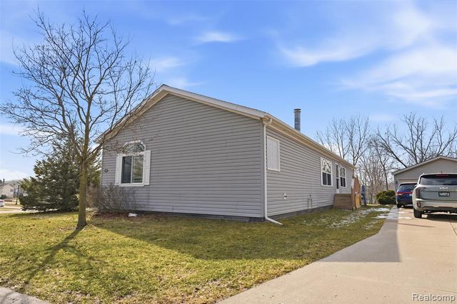 11050 Willowgreen Court, South Lyon, MI 48178