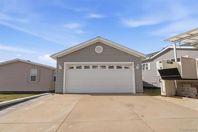 11050 Willowgreen Court, South Lyon, MI 48178