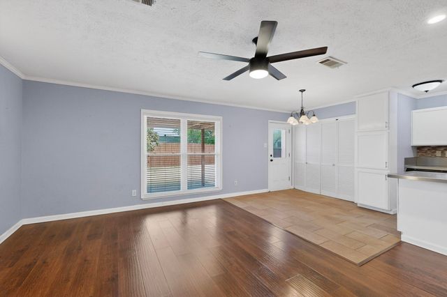 1010 California Trail, Grand Prairie, TX 75052