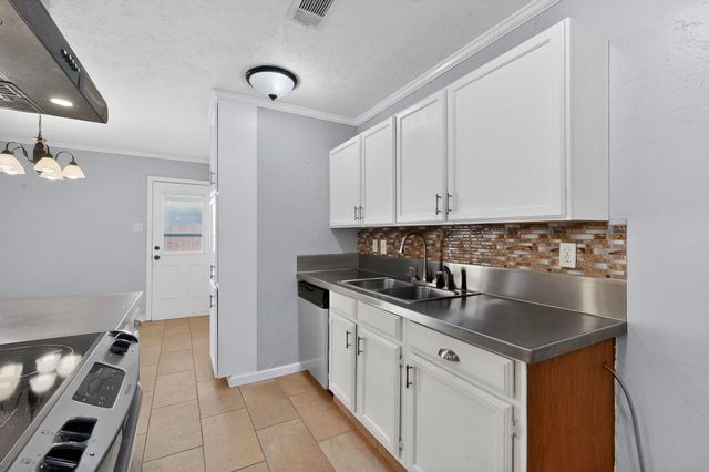 1010 California Trail, Grand Prairie, TX 75052