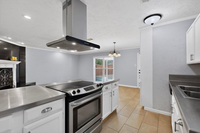 1010 California Trail, Grand Prairie, TX 75052