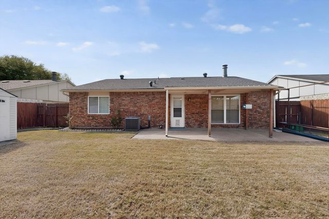 1010 California Trail, Grand Prairie, TX 75052