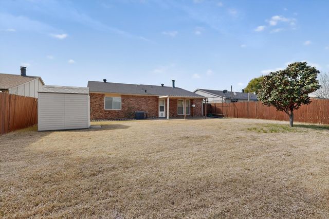 1010 California Trail, Grand Prairie, TX 75052