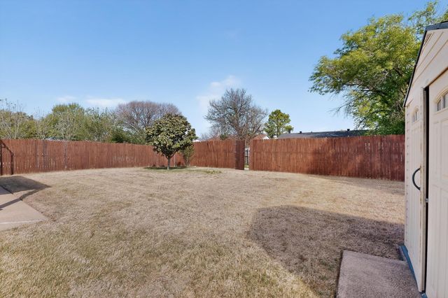 1010 California Trail, Grand Prairie, TX 75052