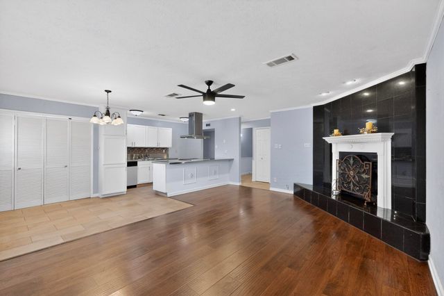 1010 California Trail, Grand Prairie, TX 75052