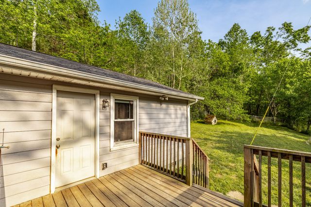 590 Leath Chapel Rd, Bethpage, TN 37022