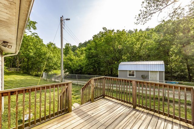 590 Leath Chapel Rd, Bethpage, TN 37022