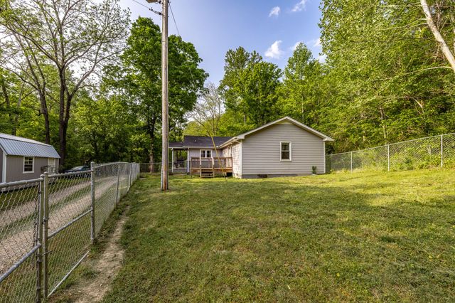 590 Leath Chapel Rd, Bethpage, TN 37022
