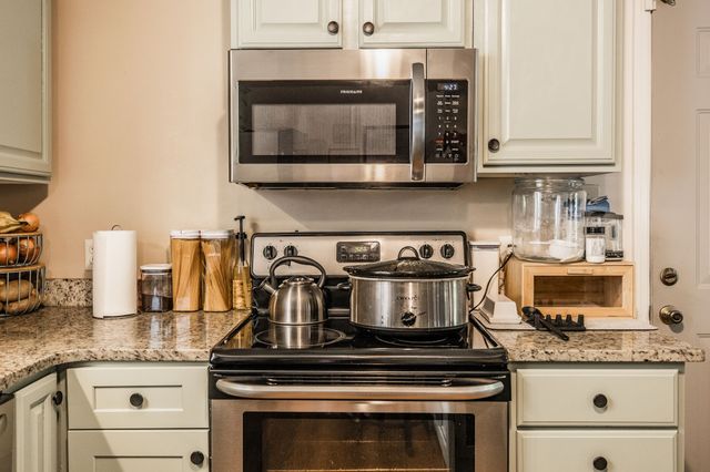 590 Leath Chapel Rd, Bethpage, TN 37022
