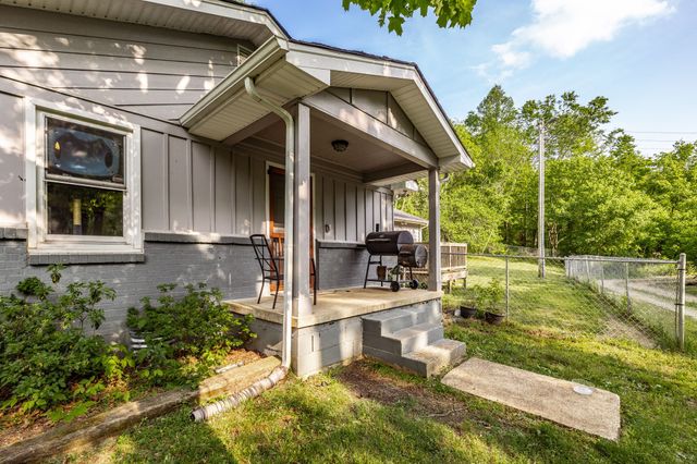 590 Leath Chapel Rd, Bethpage, TN 37022
