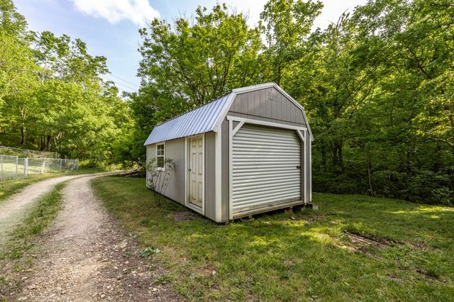 590 Leath Chapel Rd, Bethpage, TN 37022