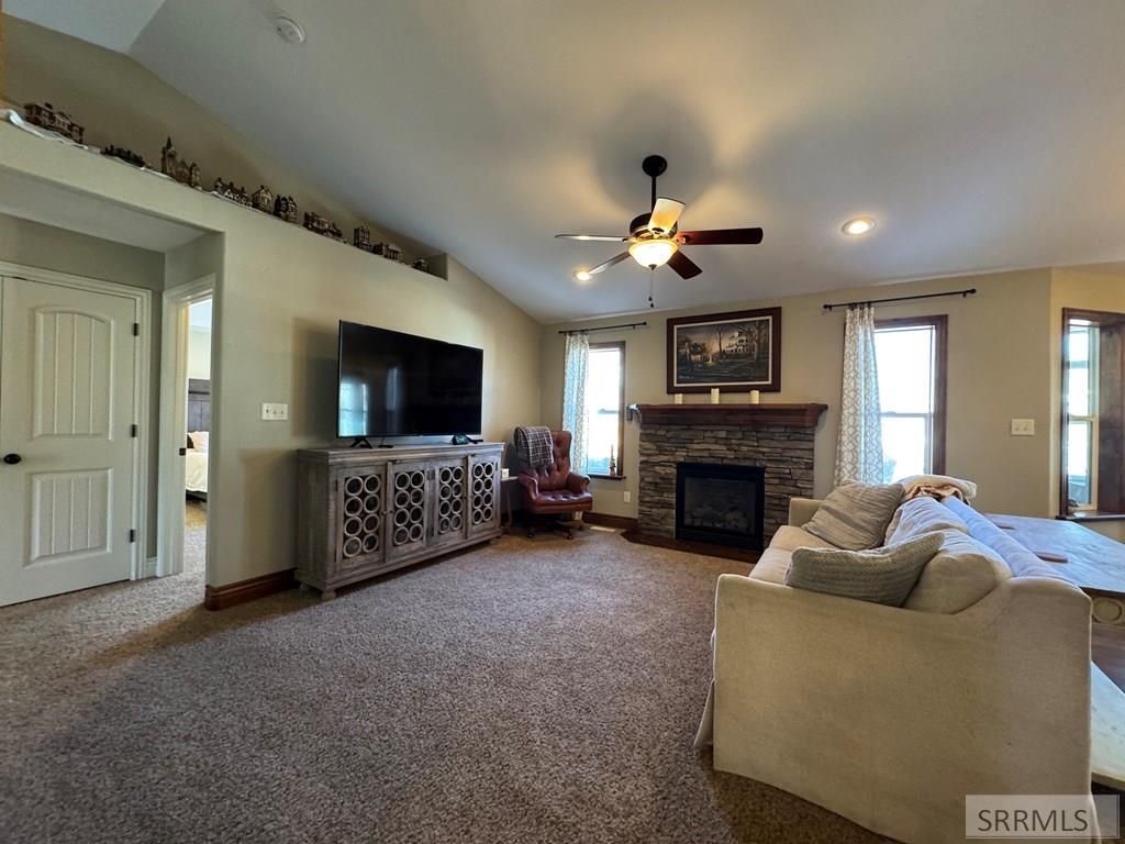 Image 2 of property listing at 586 Bainbridge Lane, Idaho Falls, ID 83404
