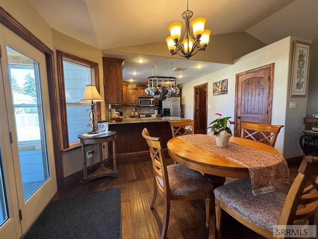 Image 4 of property listing at 586 Bainbridge Lane, Idaho Falls, ID 83404