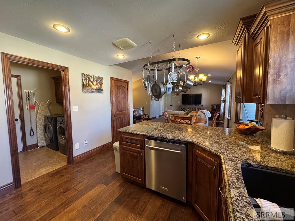 Image 8 of property listing at 586 Bainbridge Lane, Idaho Falls, ID 83404