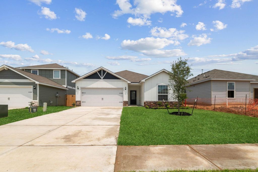 345 Fastboy Lane, Waller, TX 77484