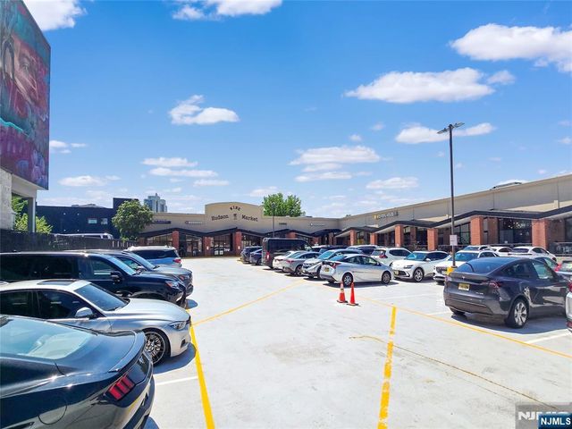 1642 Schlosser, Fort Lee, NJ 07024