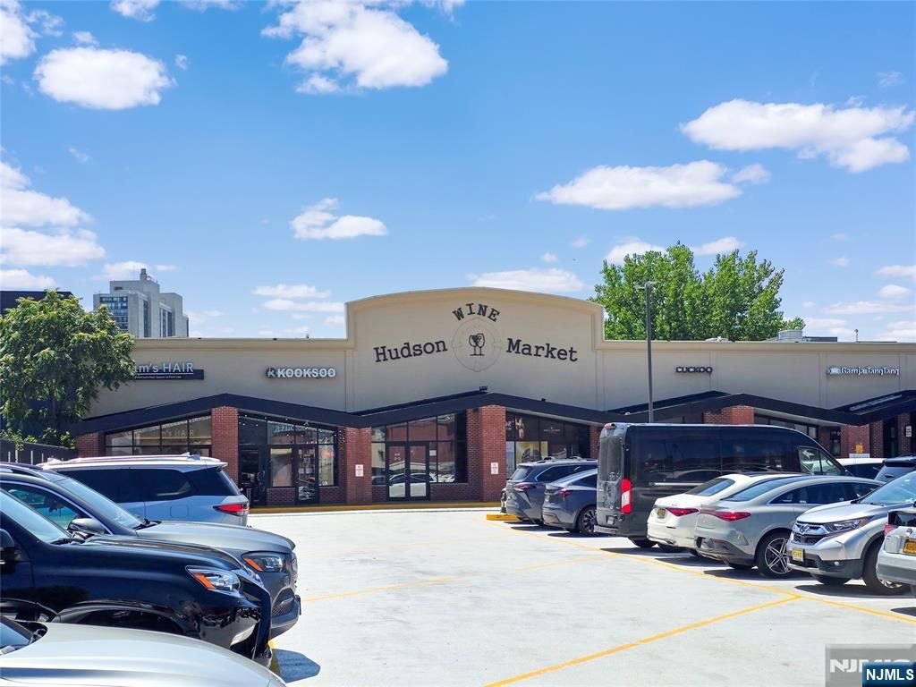 1642 Schlosser, Fort Lee, NJ 07024