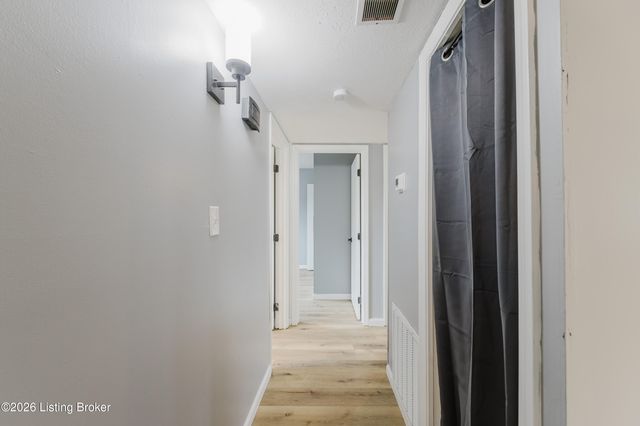 107 Sam Dr, Louisville, KY 40214