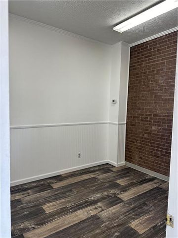 203 King S Street, Calhoun, GA 30701