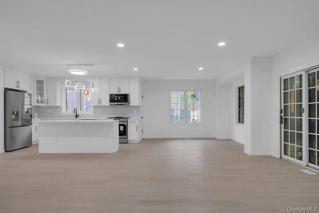 6 Burbury Lane, Great Neck, NY 11023 — photo 3