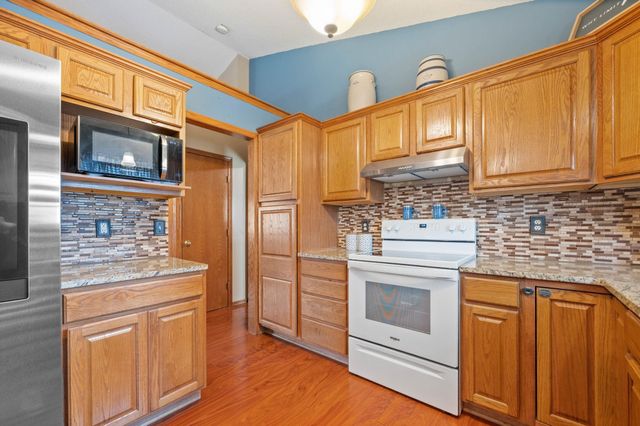 6167 E Quail Ridge Ct, Bel Aire, KS 67220